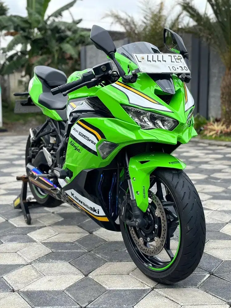 Kawasaki ZX 25RR ABS TFT Odo 900 Muffler Yoshimura Like New Koko Motor