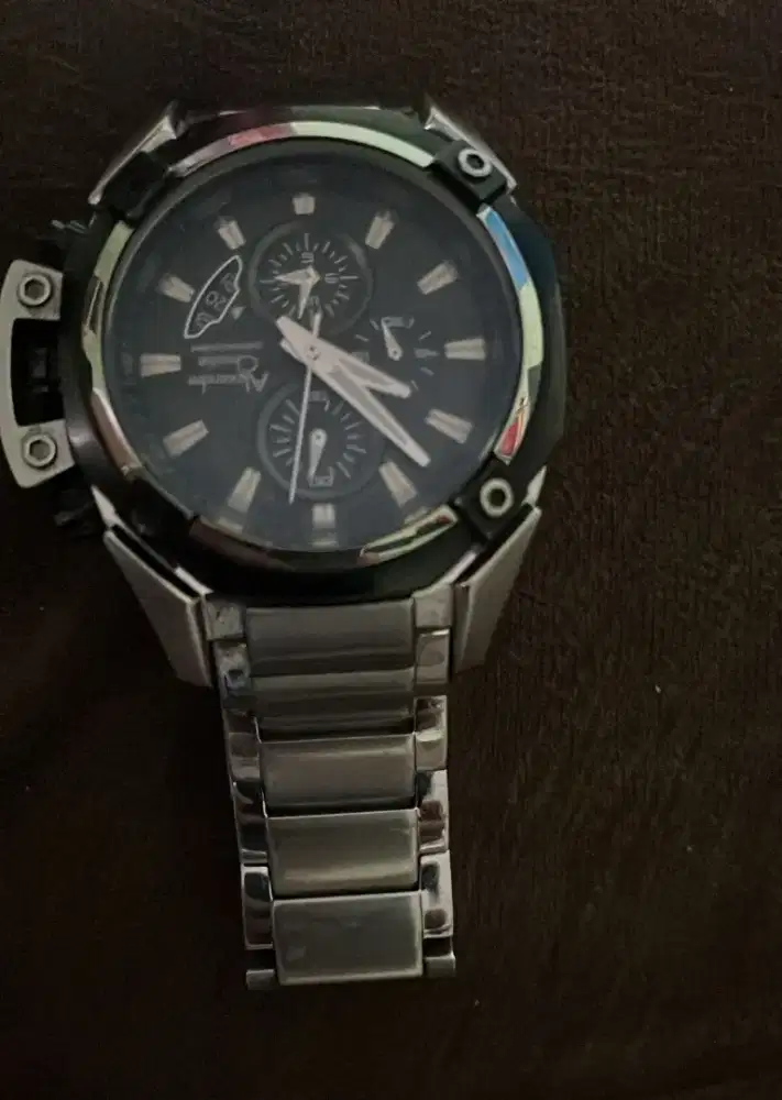 Jam tang Alaxsandercrisey