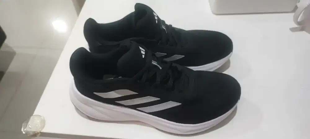 Sepatu Running Adidas Response Size 43,5