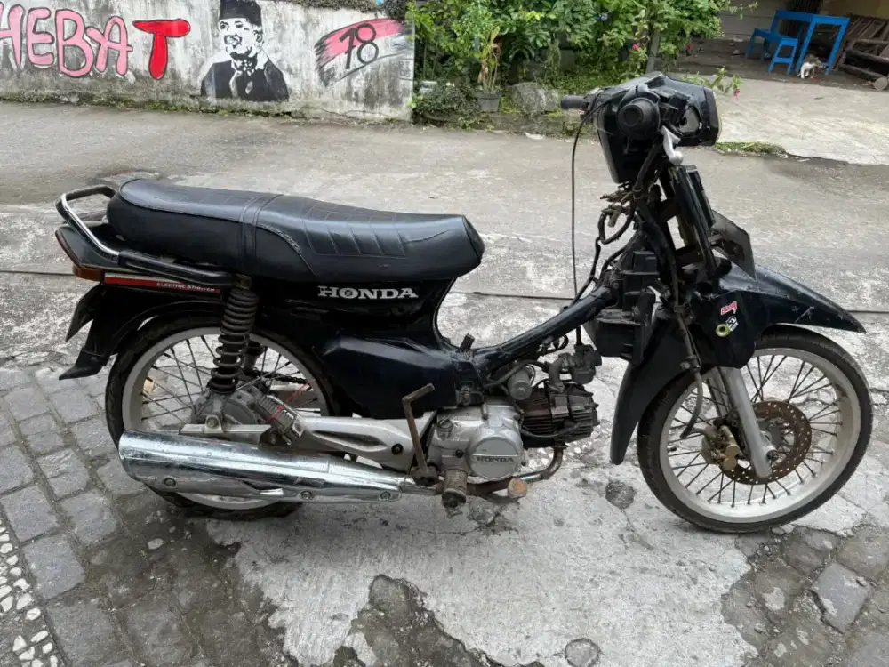 Astrea prima THN 1989 plat AB Bantul