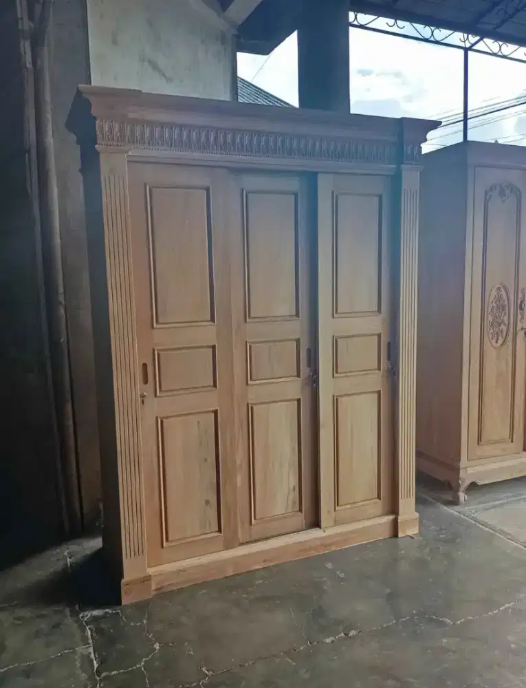 Almari pakaian jati berkualitas