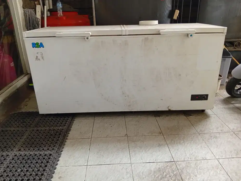 Freezer Kapasitas 600 liter