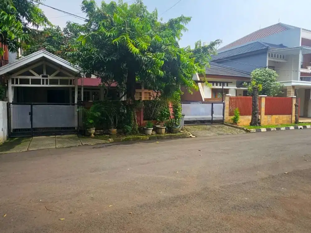 Rumah Tanjung Barat Dijual. Komplek Elite, Bangunan Lama. NEGO