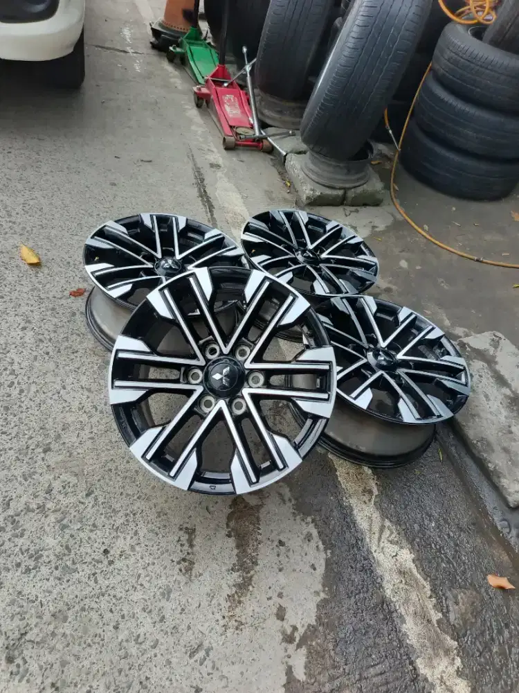 Velg asli copotan pajero 2024 R18