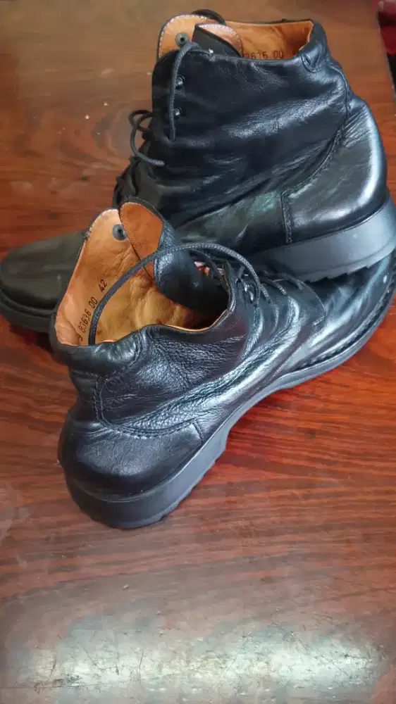 Sepatu Boots Think Eropa