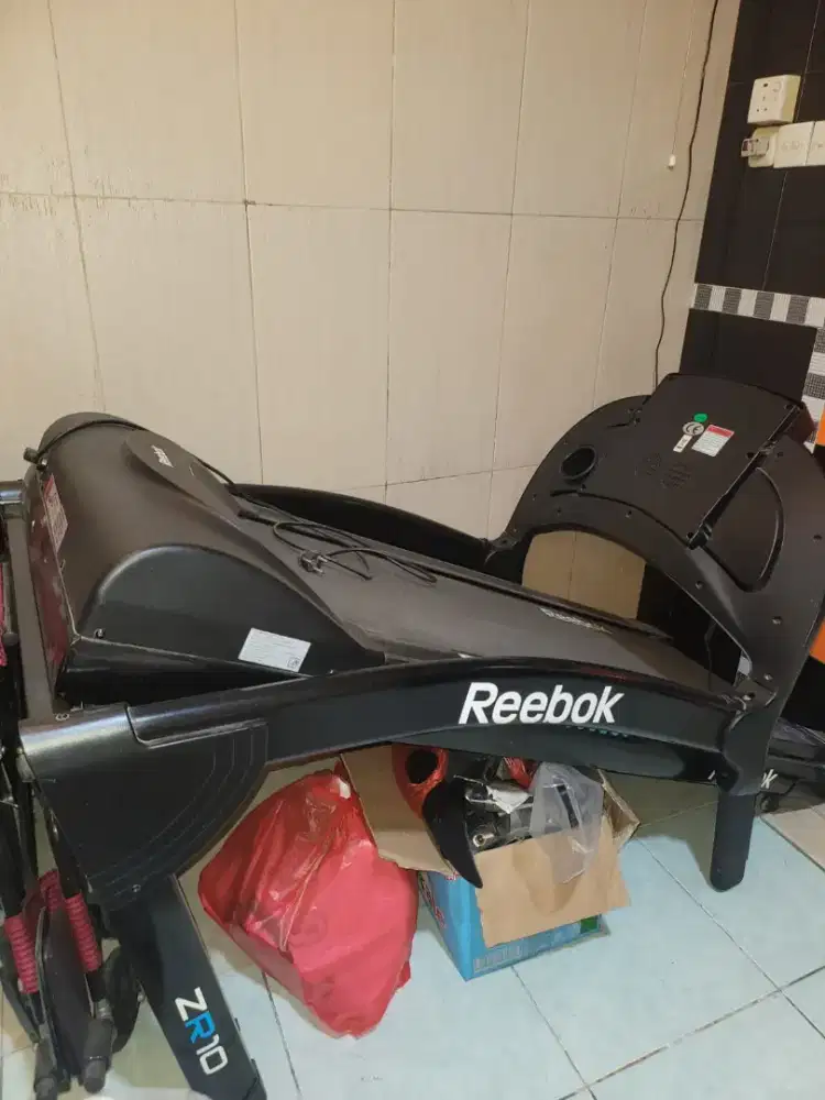 Treadmill Reebok ZR10 kondisi normal