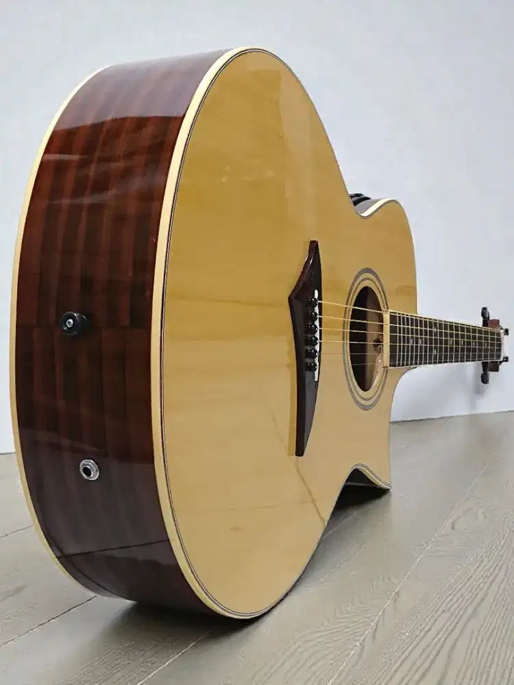 Gitar akustik elektrik Cort