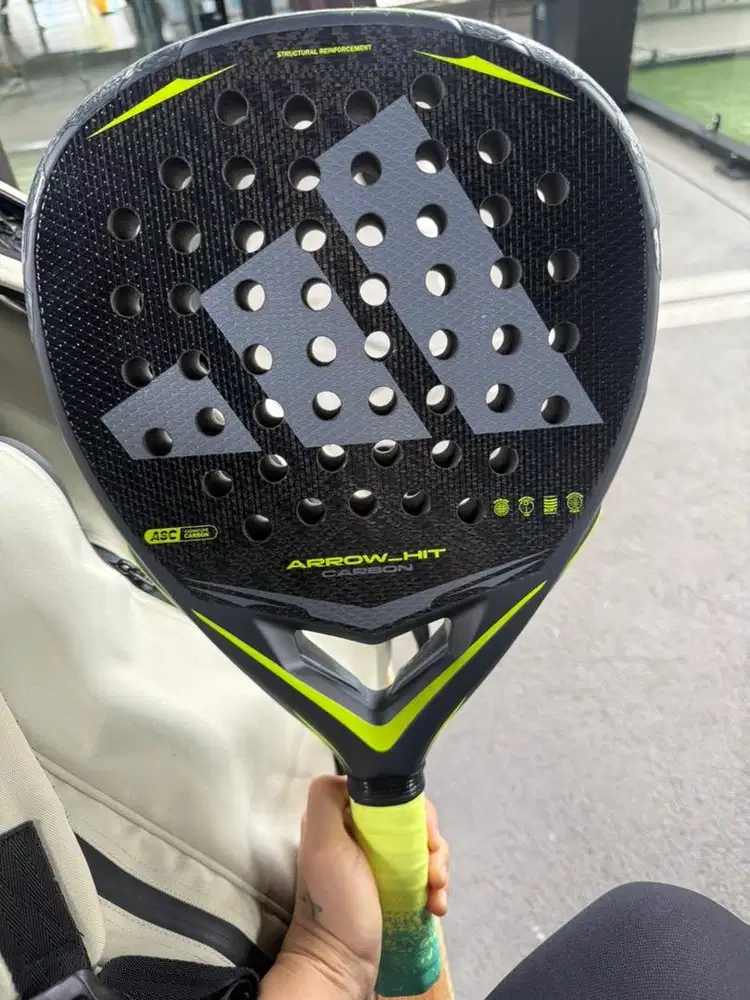 Raket padel Adidas Arrow Hit Carbon 2026