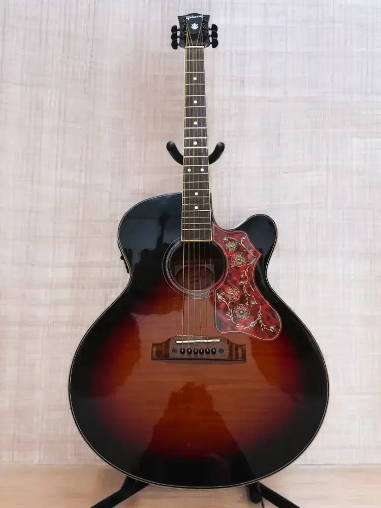Gitar akustik elektrik Gibson