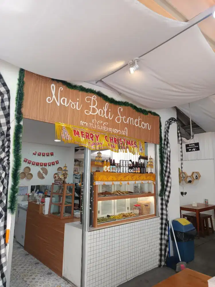 Kitchen crew nasi bali semeton