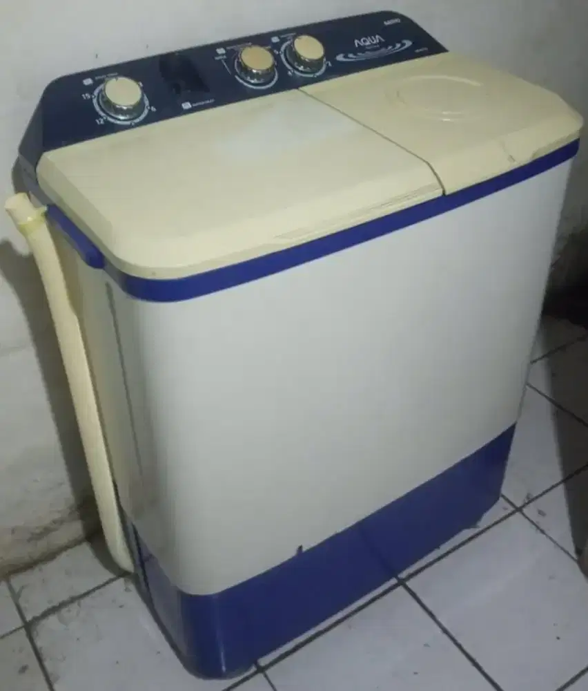 Mesin cuci 2 tabung aqua