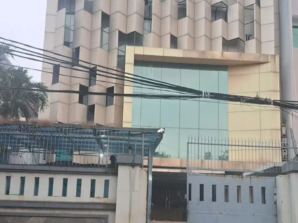 gedung bagus 6 lantai di sunter