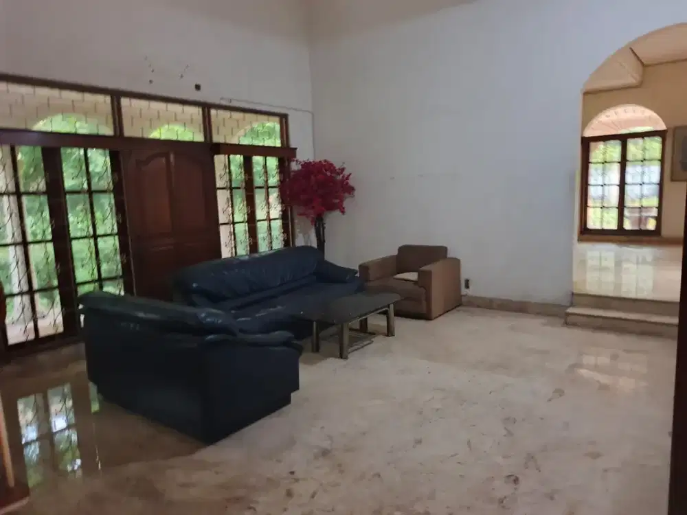 Disewakan Bangunan 2 Lantai di Pinggir Jalan di Lokasi Kayu Putih Jakarta Timur