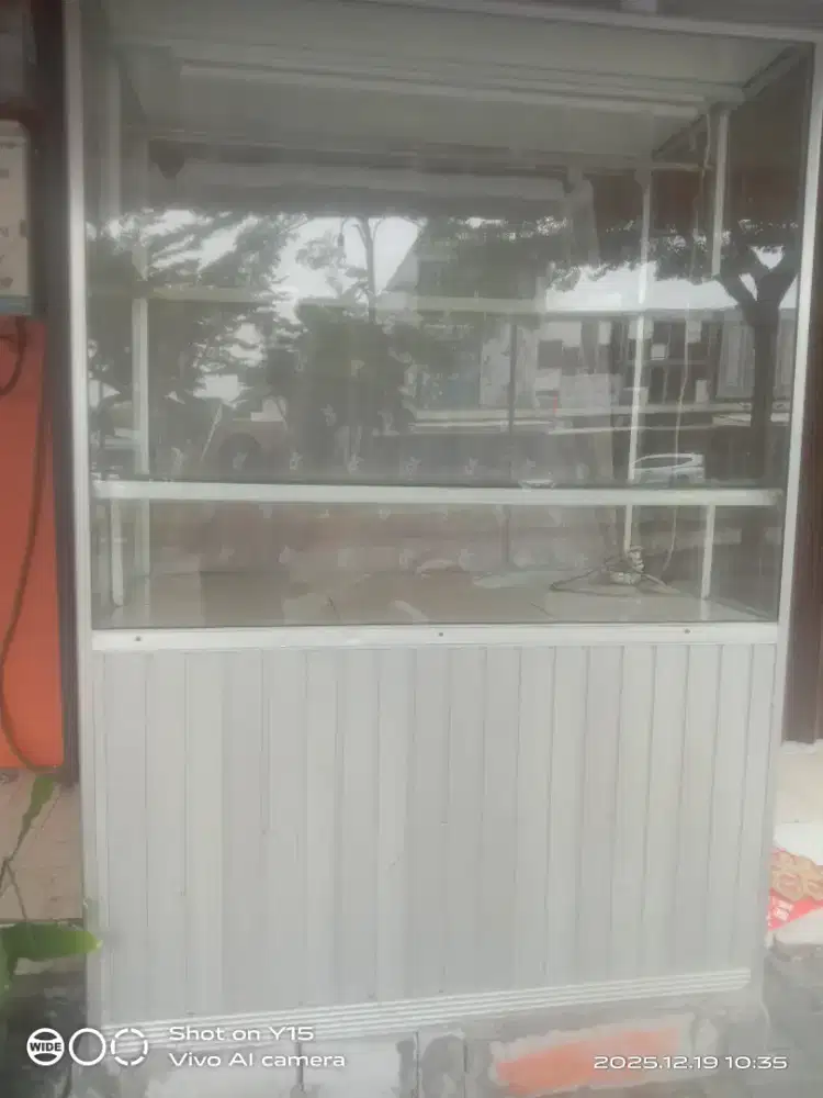 Jual cepat gerobak etalase kaca kondisi masih mulus