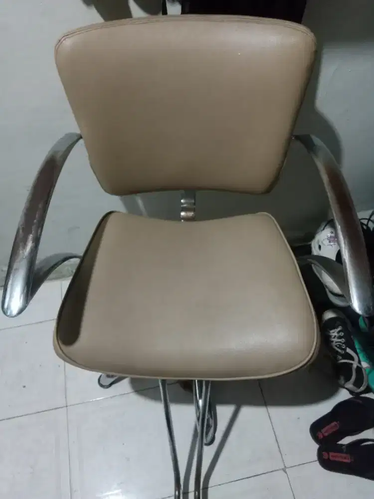 Kursi salon hidrolik