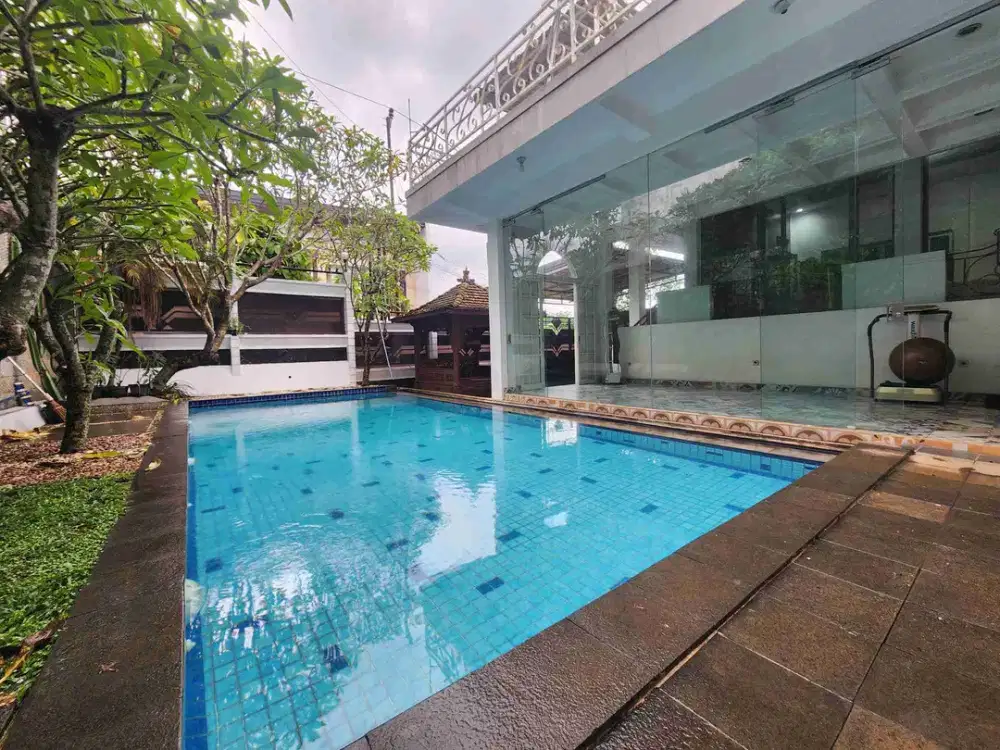 Full Furnished dan Private Pool, Rumah Bukit Sari Gombel Semarang