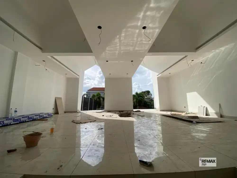 Spacious Two Floor Shophouse For Rent Ideal For Restaurant Or Café In Jimbaran