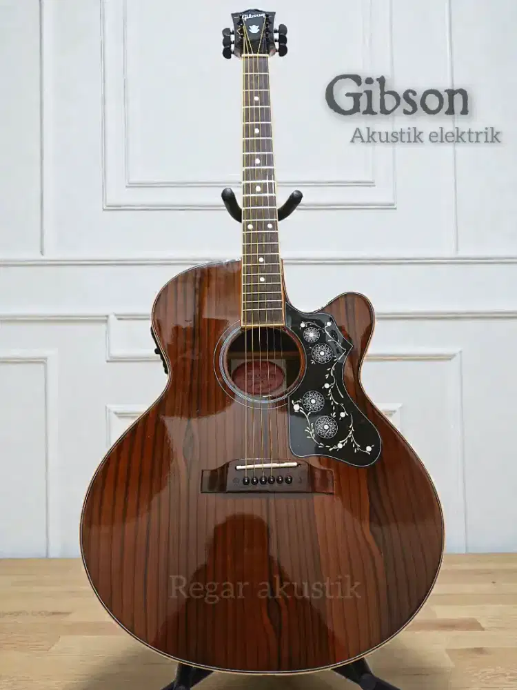 Gitar akustik elektrik Gibson
