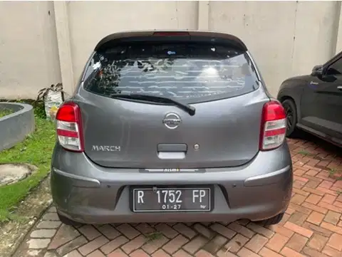 Nissan March 2011 Bensin