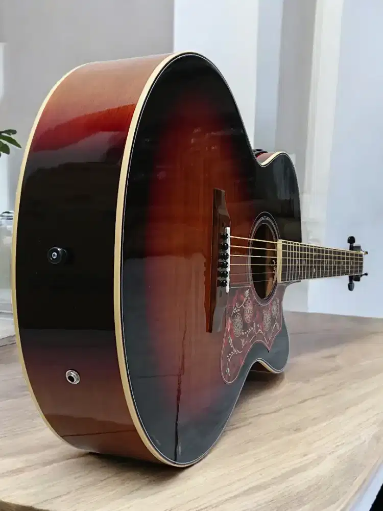 Gitar akustik elektrik Gibson