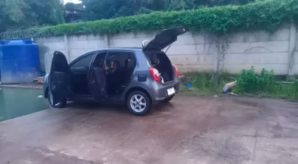 Mobil Daihatsu Ayla 2013