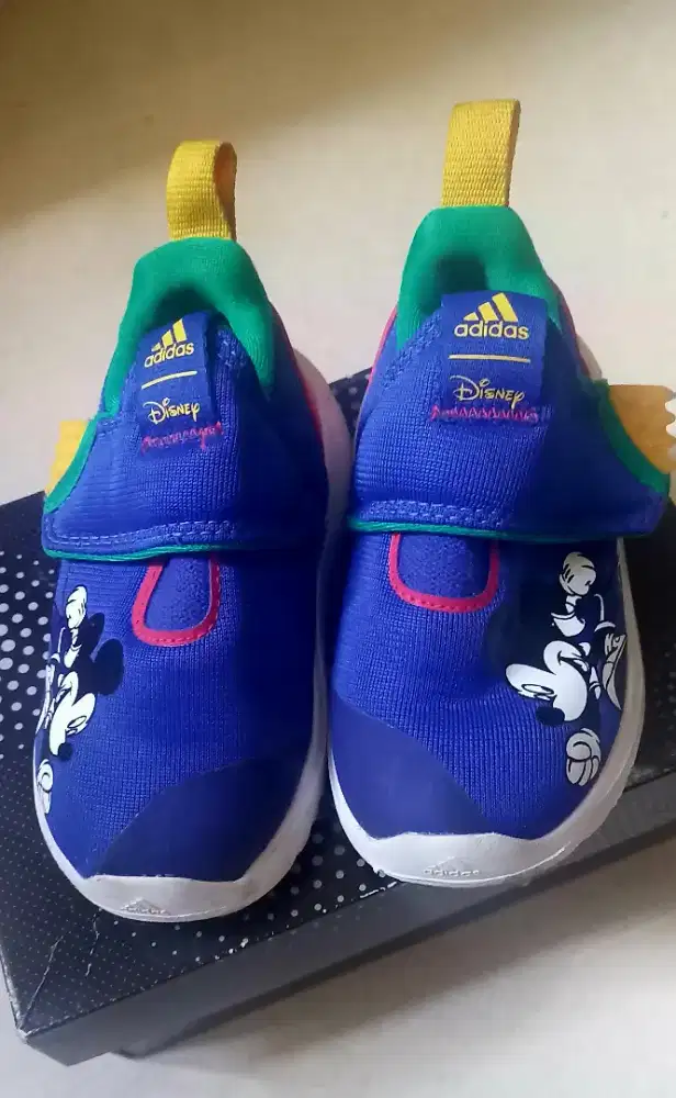 Sepatu anak Adidas x disney mickey