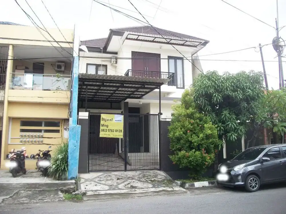 Rumah di Nginden Intan Timur
