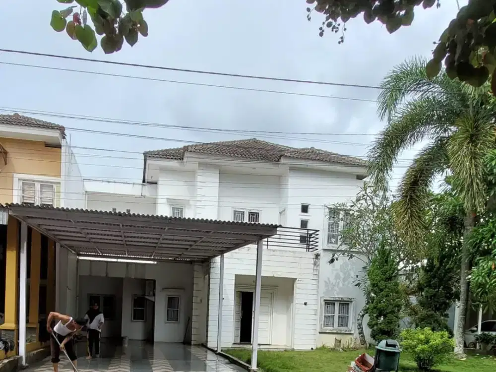 Rumah Besar Perumahan Liverpool, Paal merah Jambi