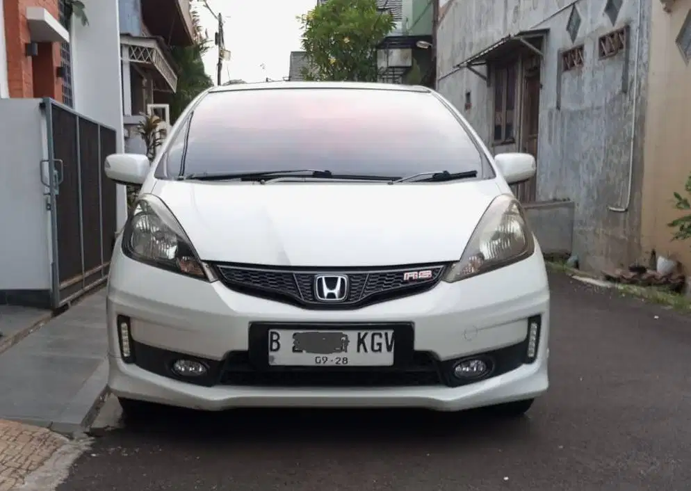 JUAL HONDA JAZZ GE8 RS AT 2013