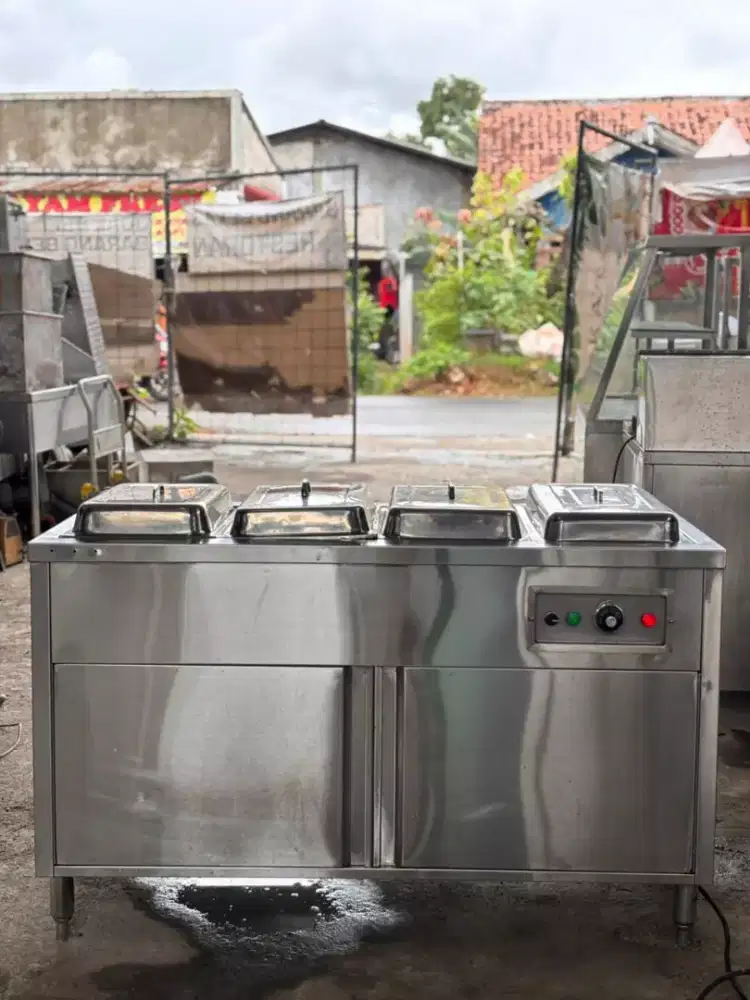 Bain Marie 
4 pan plus tutup
Ukuran 140x70x85