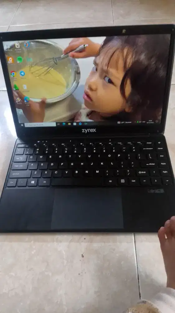 Laptop Zyrex bekas