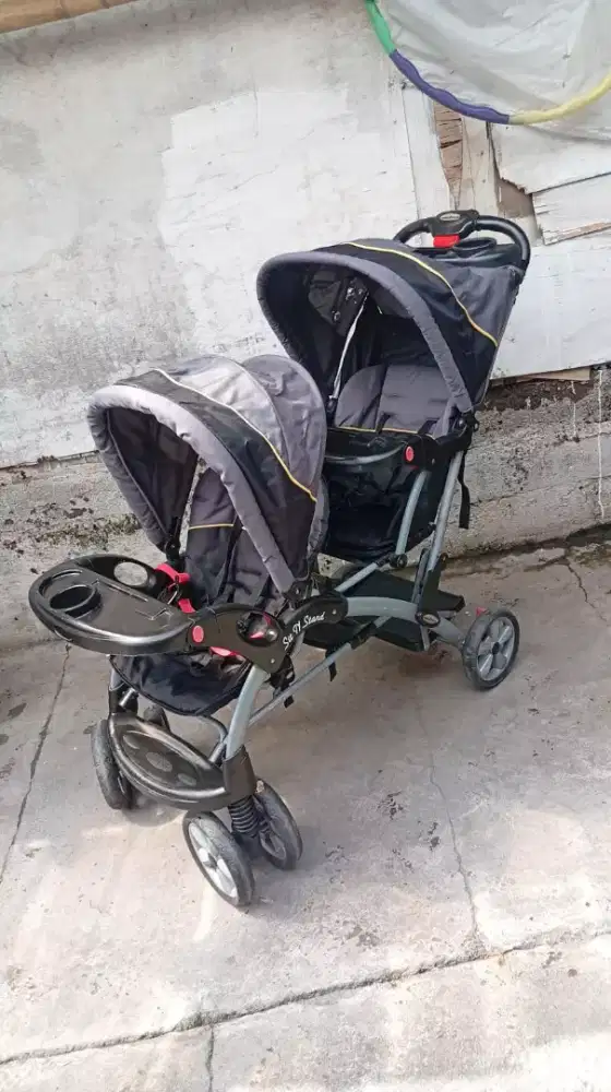 dijual stroler kembar siap pakai
