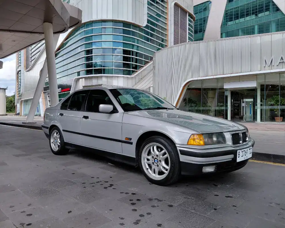 BMW 320i 1996 Bensin