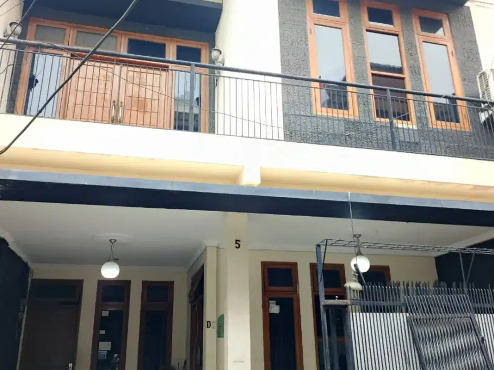 Dikontrakan rumah Full Furnish di Rawamangun dekat Tiptop tahunan, bangunan 2.5 lantai dekat Tiptop