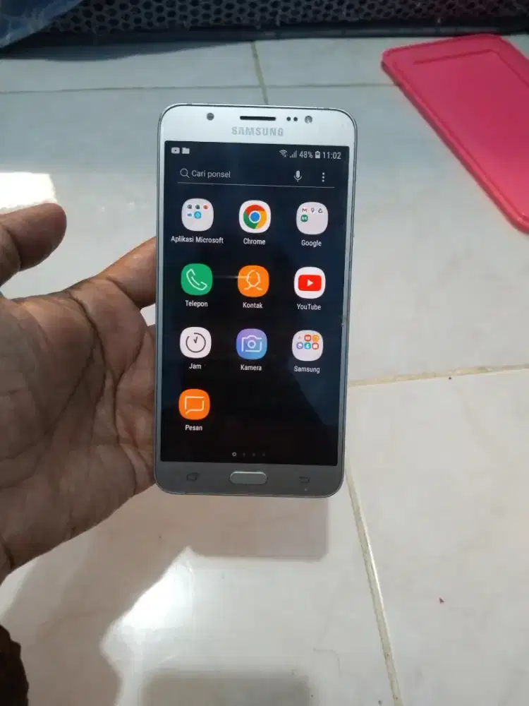 Jual HP Samsung J7 (2016):
- Jaringan: 4G LTE
- RAM: 2GB
- 16GB