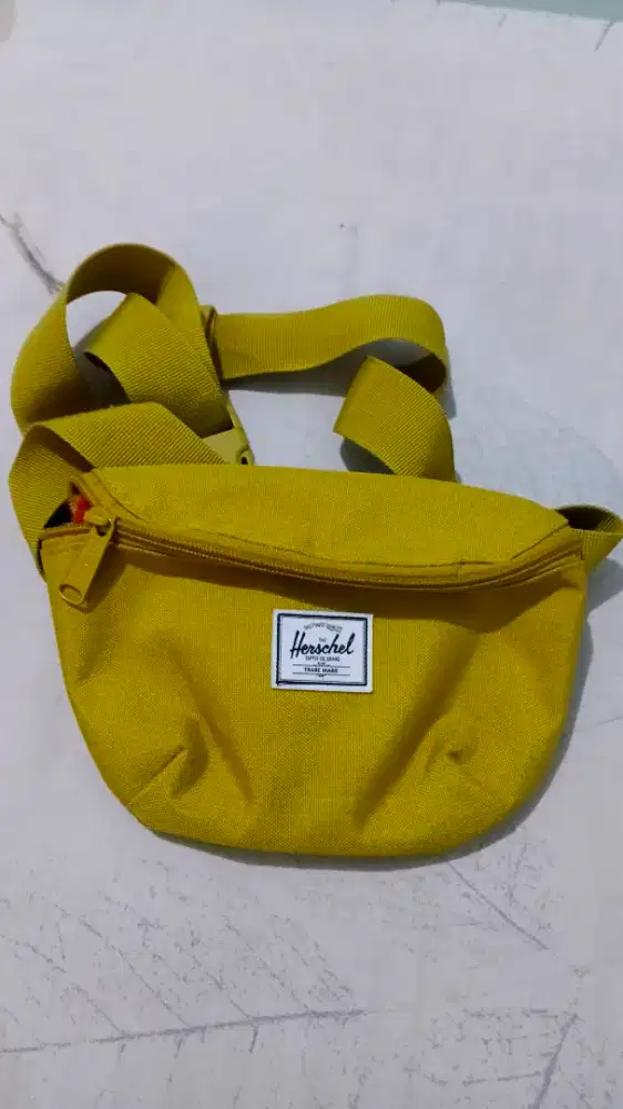 Weist bag Herschel yellow funny pack