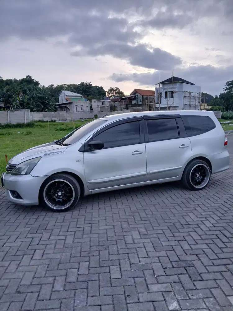 Nissan Grand livina 2014 Bensin