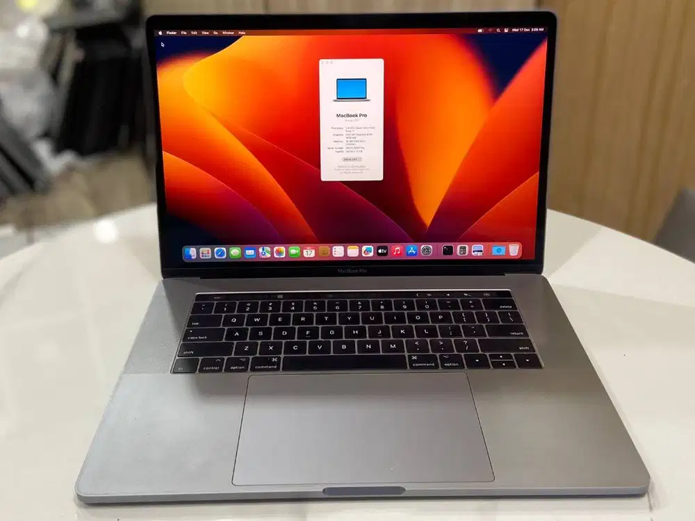 Macbook Pro Touchbar 2017 Core i7 Ram 16GB Layar 15,4inch N-EC