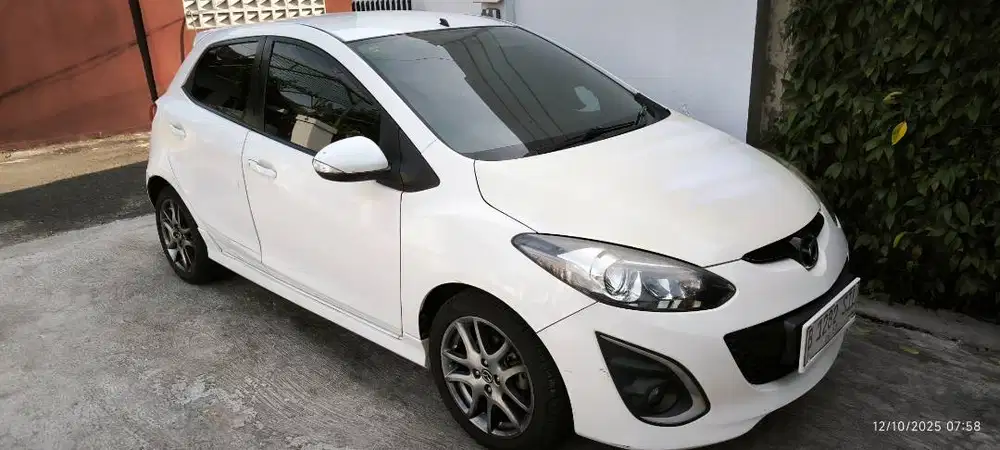 Mazda 2 pemakaian pribadi