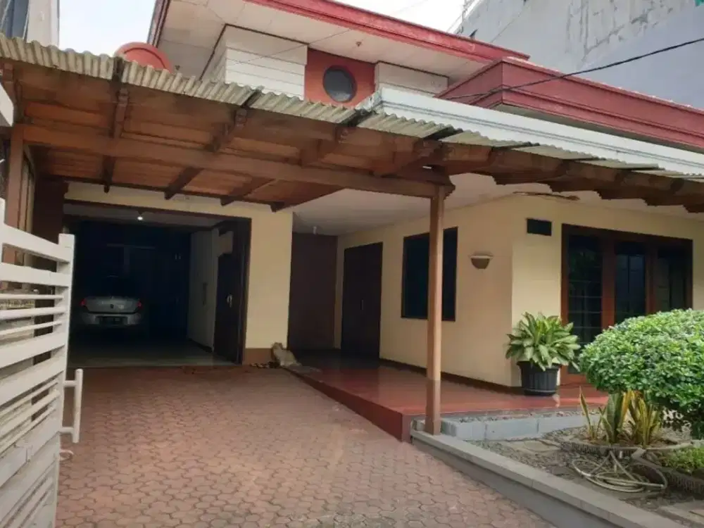 Rumah dipinggir jalan besar, cocok untuk usaha di Bintaro sektor 3, Tangsel