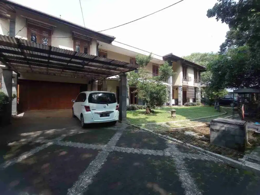 Rumah Pusat Kota Sayap Riau Dekat Gedung Sate