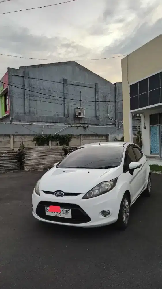 Bismillah, jual FORD FIESTA TREND 1.4 MATIC th 2012 pajak MEI 2025