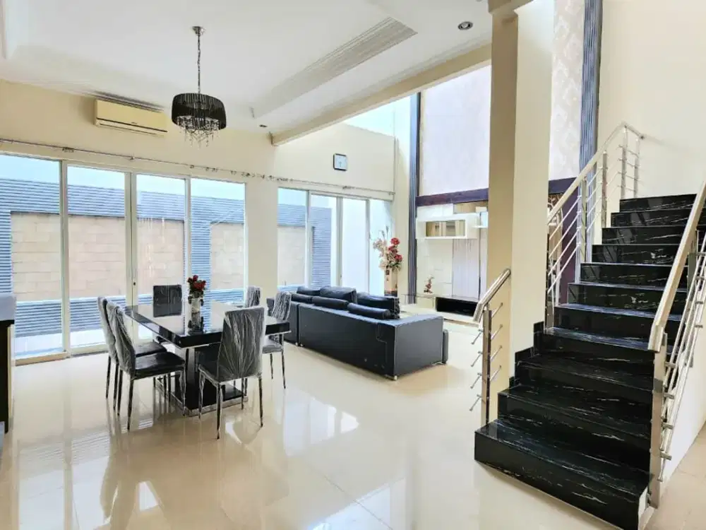 2 Lantai Full Rumah South Emerald Mansion Dekat Main Gate Citraland