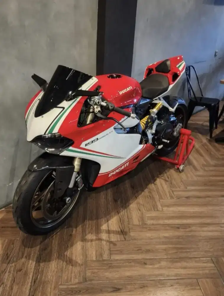 FOR SALE!! Ducati Panigale 1199 V2 2013