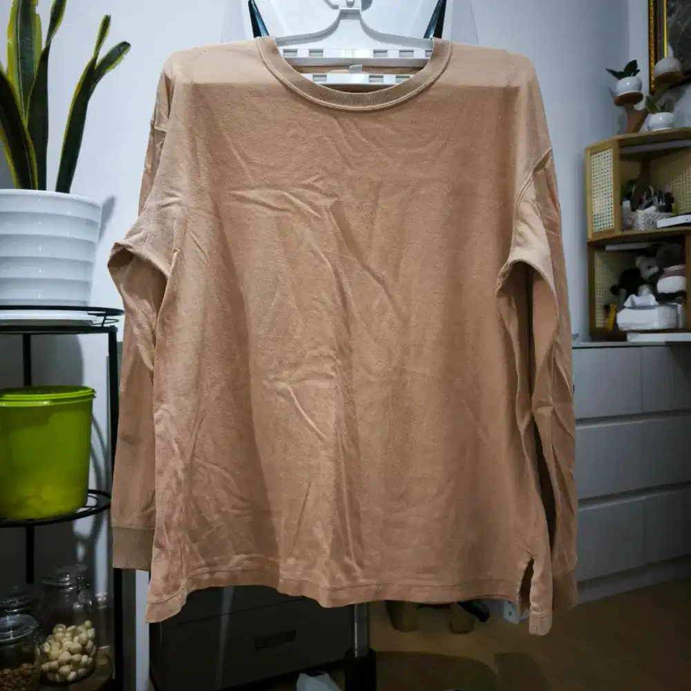 Uniqlo Original Second Atasan Wanita Lengan Panjang Krem Coklat Muda