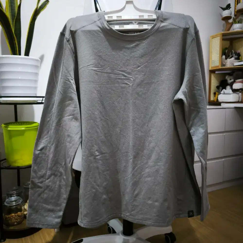 Abu Abu Muda Atasan Unisex Lengan Panjang XL Masih Baru