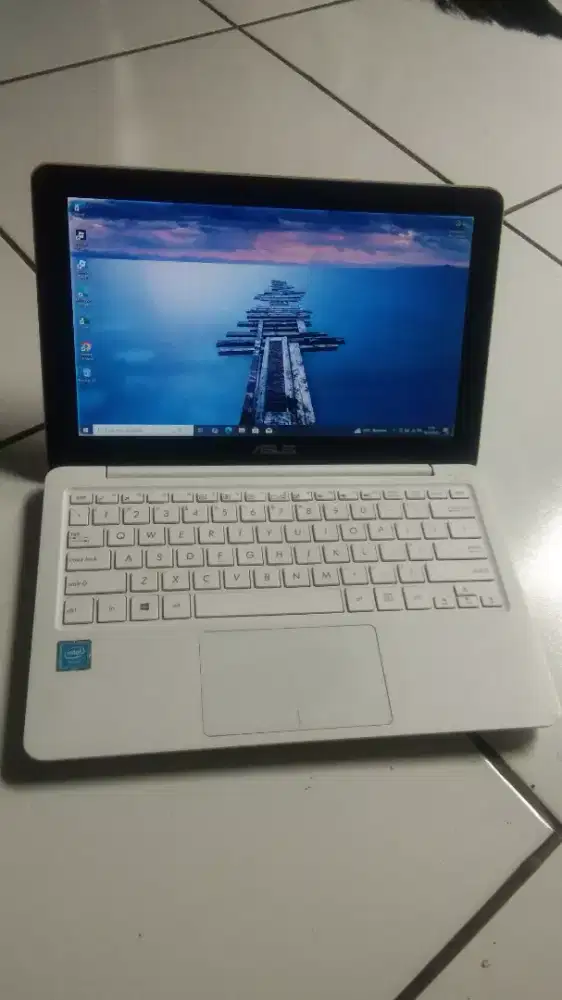 Netbook asus E202S