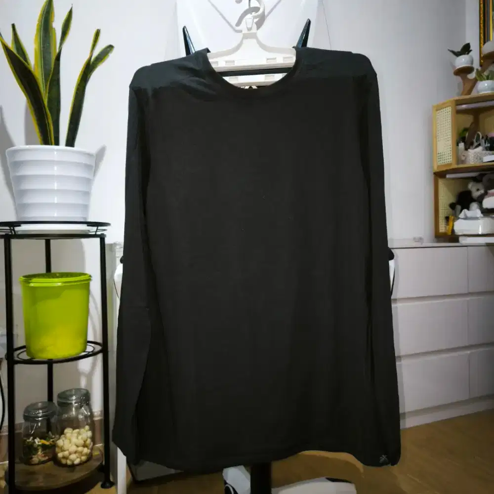 Abu Abu Tua Gelap Atasan Unisex Lengan Panjang M Masih Baru