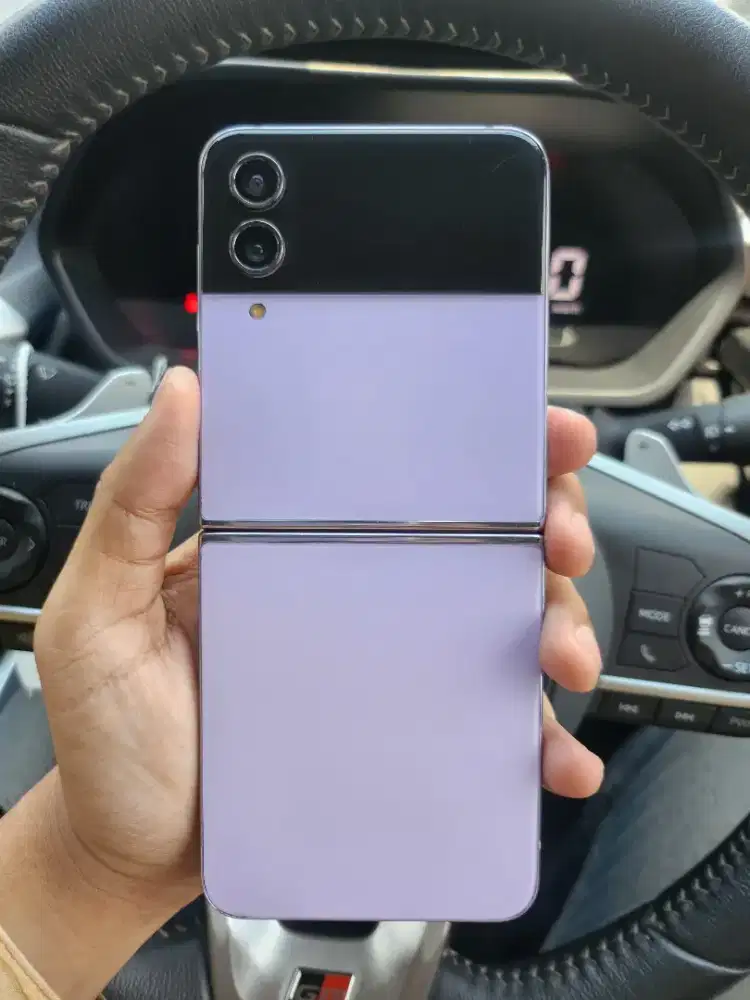 Samsung Z Flip 4 5G 8/128GB fullset mulus pemakaian