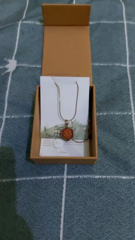 Kalung Alive Bulan Oktober